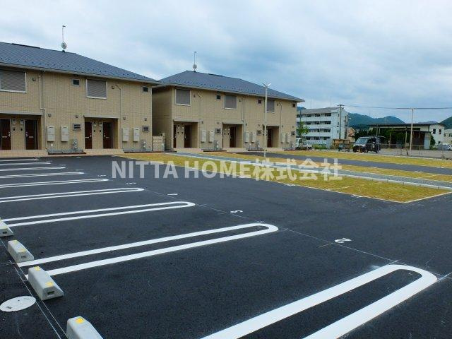 ノース　プレイスの駐車場|敷地内に駐車場も完備◎