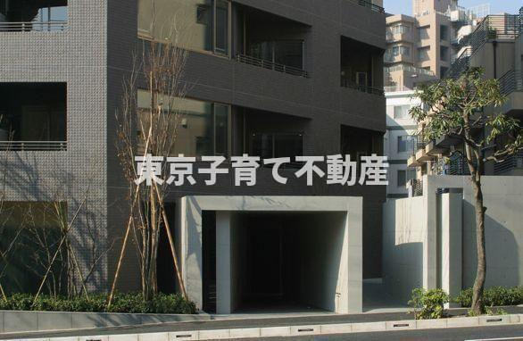 パークキューブ春日安藤坂のエントランス