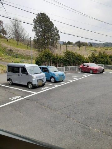 サンシャイン・ドミールの駐車場