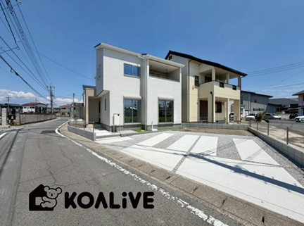 【外観】 | 高崎市上中居町　GRAFARE | 完成済み！いつでも新生活を始めることができます。
開放感あるLDK！
陽当り、風通しも良い暖かな住まいです。
KOALIVE （コアライブ）【0120-919-727】