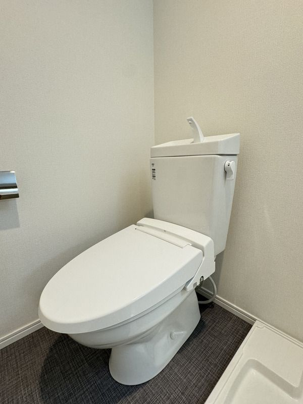 モダンライト北柏のトイレ|落ち着いた色調のトイレです