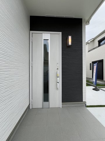青梅市裏宿町　新築戸建全4棟のその他|ゆとりある玄関ポーチを採用。雨の日でも慌てず鍵の開閉や荷物の出し入れができます。