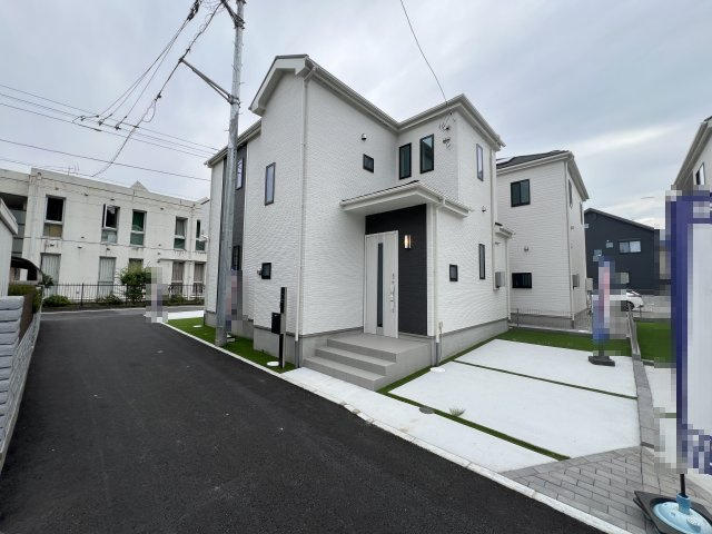 青梅市裏宿町　新築戸建全4棟の外観|2台分の駐車スペースを確保。左右に分かれた配置で乗り降りもスムーズです♪