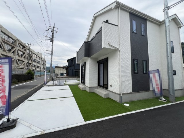 青梅市裏宿町　新築戸建全4棟の外観|2面道路に面した開放的な立地で、ゆとりある暮らしを実現。
