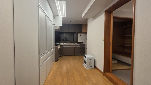 仙石高原マンションのダイニング|食器棚付き♪