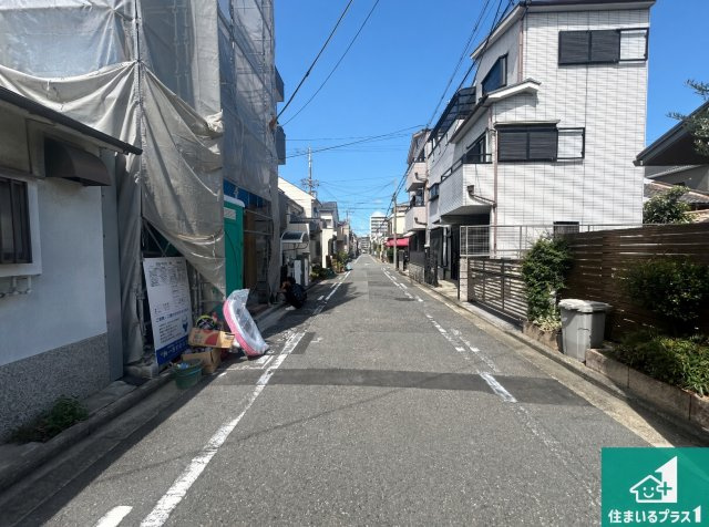 堺市堺区六条通　新築一戸建ての前面道路含む現地写真|周辺は落ち着いた街並みの住宅地！子育てがしやすい住環境です！まだ未完成ですが、現地でしかわからない事もございます。是非一度ご覧ください。