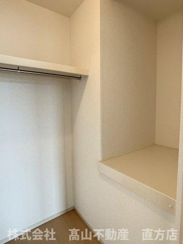 直方市大字感田のアパートの収納