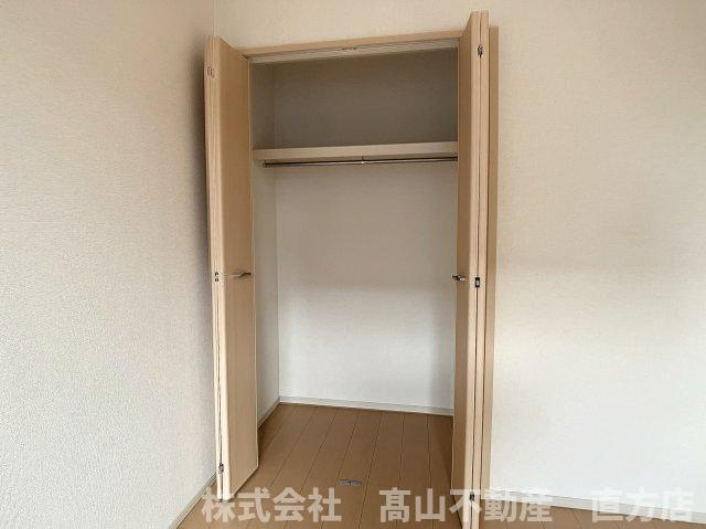 直方市大字感田のアパートの収納