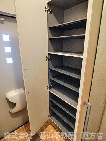 直方市大字感田のアパートの収納