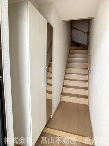 直方市大字感田のアパートの玄関