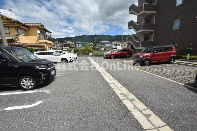 コスモの駐車場