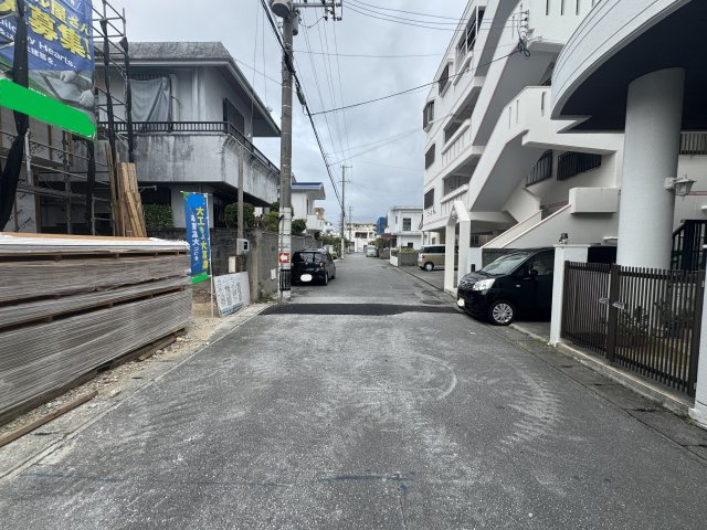 糸満市西崎（全2棟）1号棟の前面道路含む現地写真|※南側公道6m♪