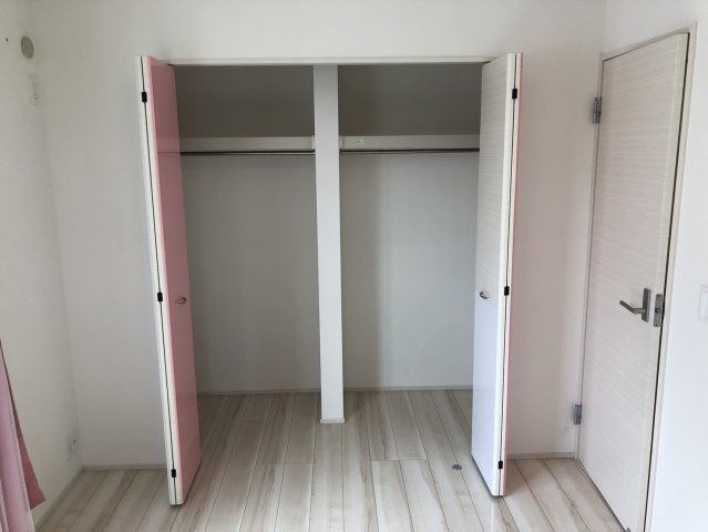 春日市天神山七丁目の中古住宅の収納