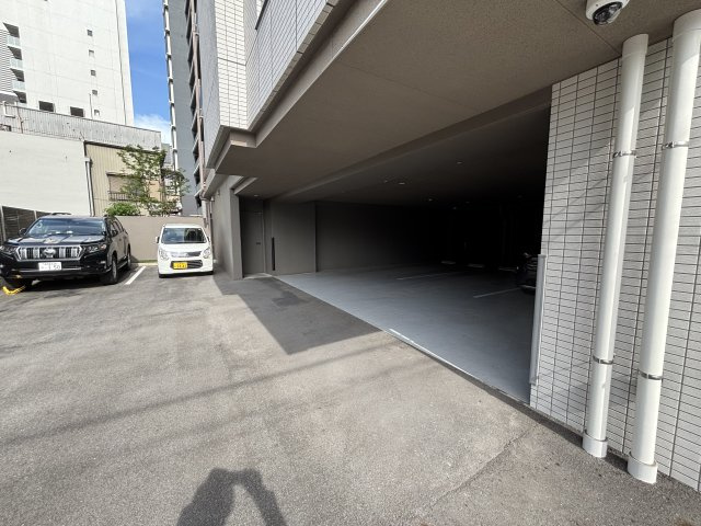 オープンレジデンシア栄サザンスクエアの駐車場