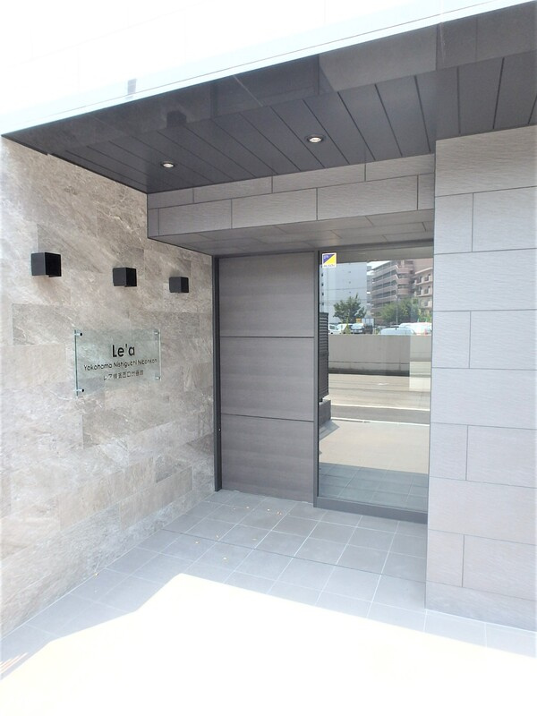 Le’a 横濱西口弐番館のエントランス