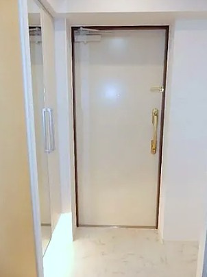 グランドアプティーの玄関