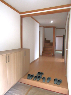 【玄関】 | 【再生住宅】山梨市大野 | きれいな玄関です