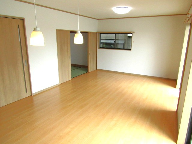 【居間・リビング】 | 【再生住宅】山梨市大野 | ゆったり過ごせる居間です