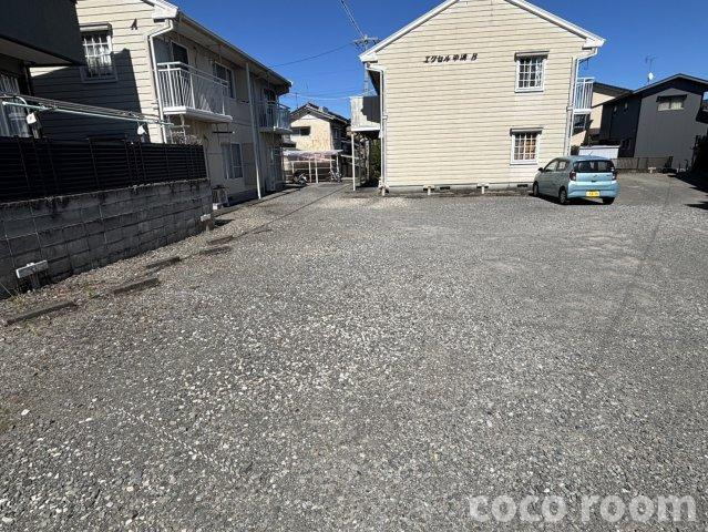 エクセル中溝Aの駐車場