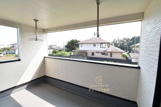 Cradlegarden　 ひたちなか市津田　第3　4のバルコニー|インナーバルコニーは洗濯物外干し派の強い味方！天気が変わりやすい季節の外出も安心です。外出が難しい日に出るだけでも気分転換になる、嬉しいスペースです。