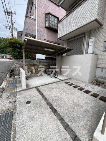 エスコート山根の駐車場