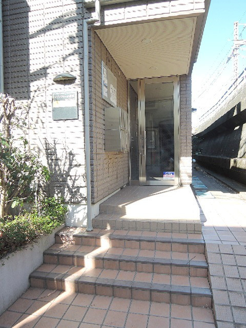 メゾンクレール船越のエントランス|安心のオートロック付　便利な駅近徒歩２分