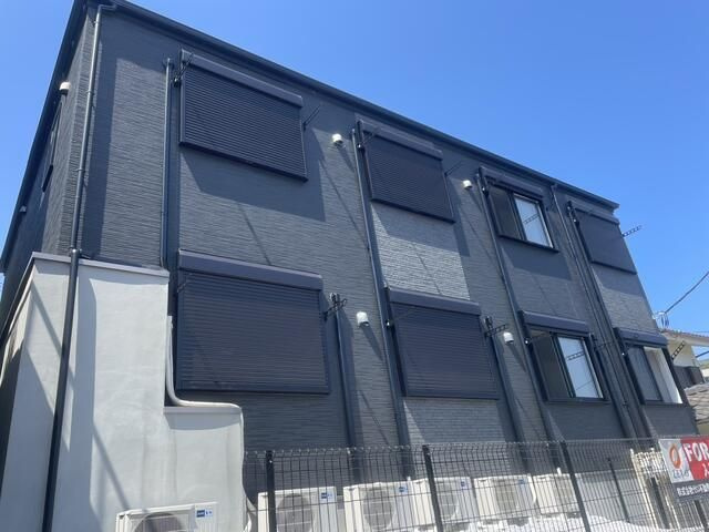 横浜市金沢区富岡西３丁目のアパートの外観