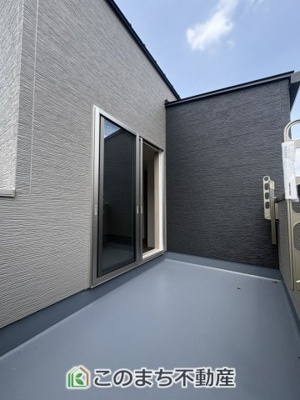 【バルコニー】 | ワイウッドコート佐野市栃本町　第1期　 | たくさんのお洗濯物を一度に外干しできる広々としたバルコニー☆
