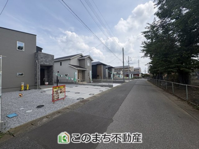 【前面道路含む現地写真】 | ワイウッドコート佐野市栃本町　第1期　 | 前面道路6ｍ☆お車の出し入れもスムーズです☆