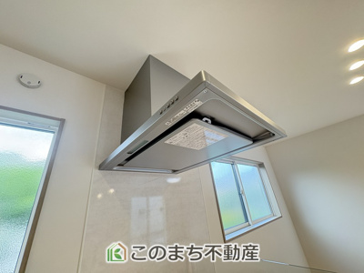 【設備】 | ワイウッドコート佐野市栃本町　第1期　 | シンプルながらお料理の匂いをスッキリ吸引するレンジフード☆