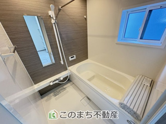 【浴室】 | ワイウッドコート佐野市栃本町　第1期　 | お風呂は足を延ばしてゆったり入浴できる広々1坪タイプ☆

