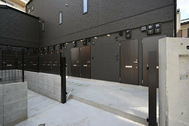 調布市飛田給２丁目のアパートのエントランス