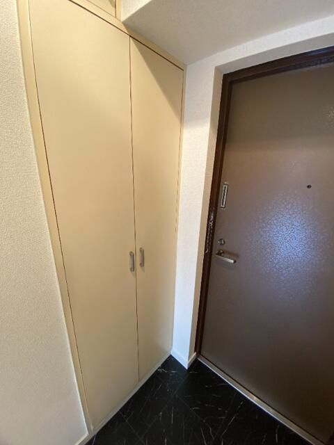 ライオンズマンション元町の玄関