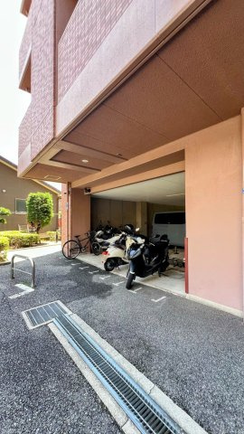 モンセーヌ西宮鳴尾の駐車場|バイク置き場