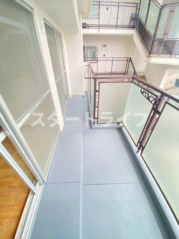 大阪市淀川区木川西１丁目の賃貸マンションのバルコニー