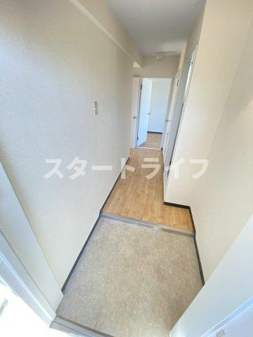 大阪市淀川区木川西１丁目の賃貸マンションの玄関