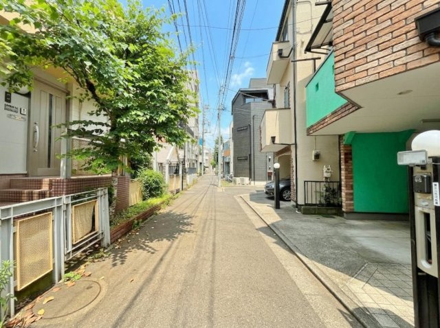 板橋区泉町の前面道路含む現地写真|駅至近でありながら穏やかで暮らし心地の良いエリアです
周辺環境も充実し大変便利