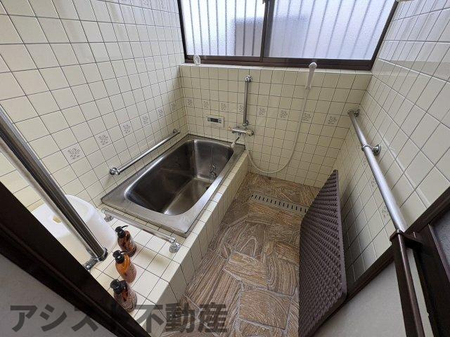 市瀬売戸建ての浴室