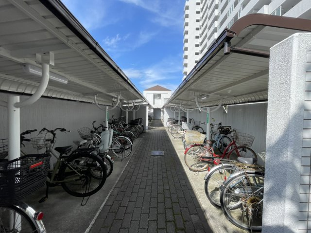 サーパス三津弐番館のその他|平坦な地形なので、そごうマートや三津駅まで自転車なら数分。