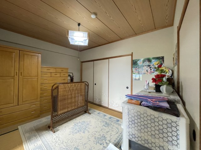 サーパス三津弐番館の和室|押入付き和室は収納に便利で、リビングと繋げれば開放的で子どもの遊び場にも適しています。