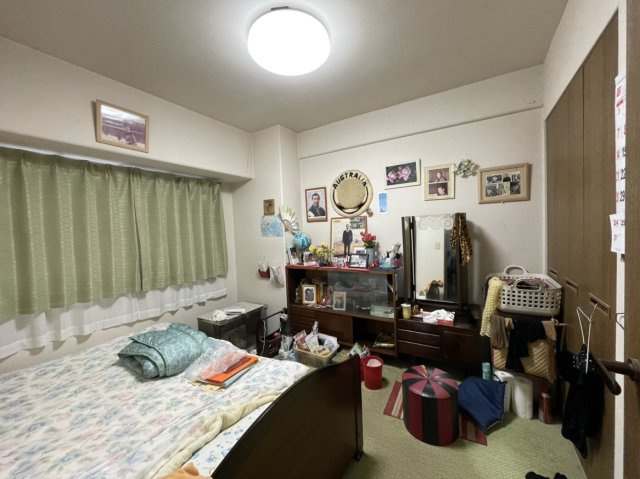 サーパス三津弐番館の洋室|北東側の洋室は朝日が入る寝室に適し、自然光で爽やかな目覚めと健やかな暮らしを支えます。