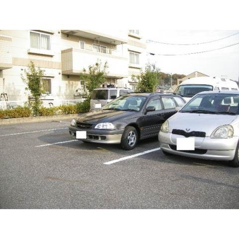 マンションミタライの駐車場