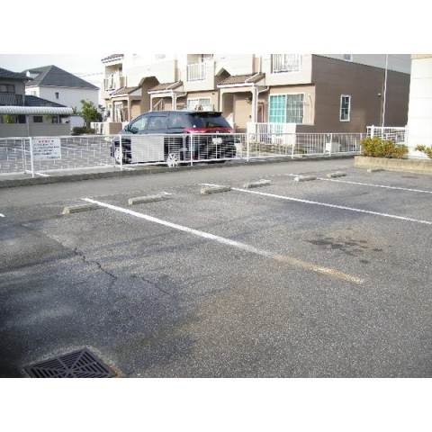 マンションミタライの駐車場