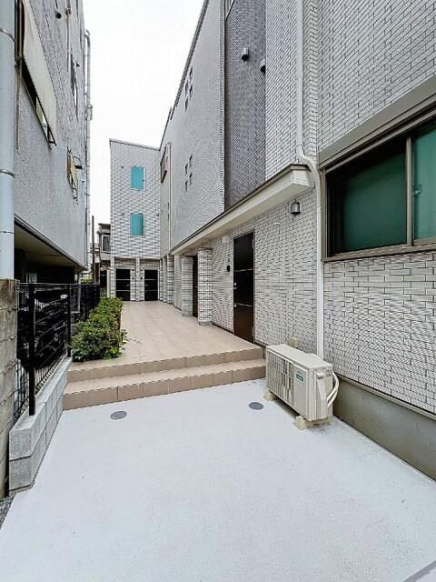 リライズ西日暮里のエントランス