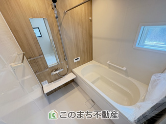 【浴室】 | ワイウッドコート佐野市栃本町　第1期　 | お風呂は足を延ばしてゆったり入浴できる広々1坪タイプ☆

