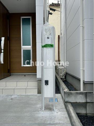 葛飾区西新小岩4丁目新築分譲住宅の外観|留守中に便利な宅配ボックス完備