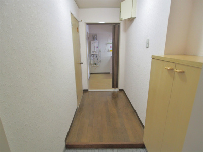空城コーポの玄関