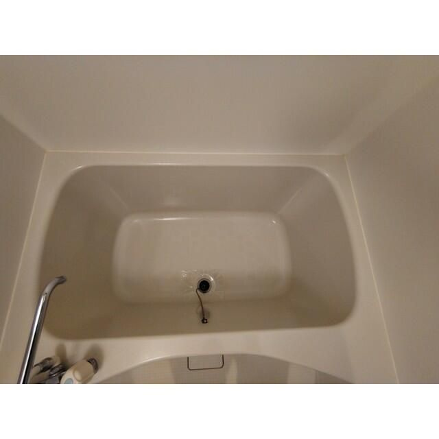 横浜市港北区日吉本町６丁目のアパートの浴室