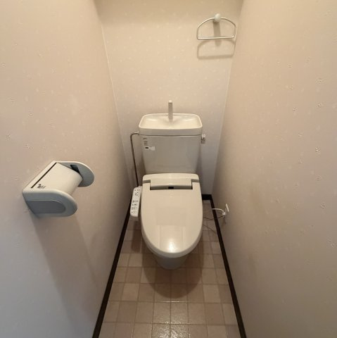 ルピナス２１のトイレ|落ち着いた色調のトイレです