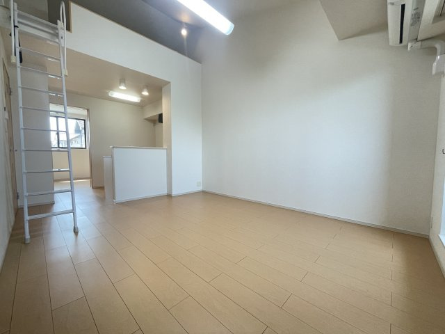 ＡＬＢＡーＣＡＳＡⅢの居間・リビング